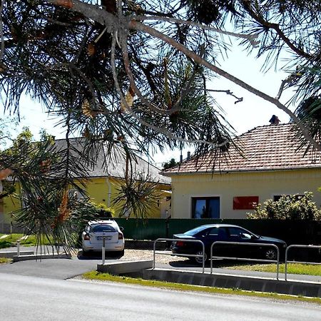 Gyöngyszem Vendégház Eger Exterior foto